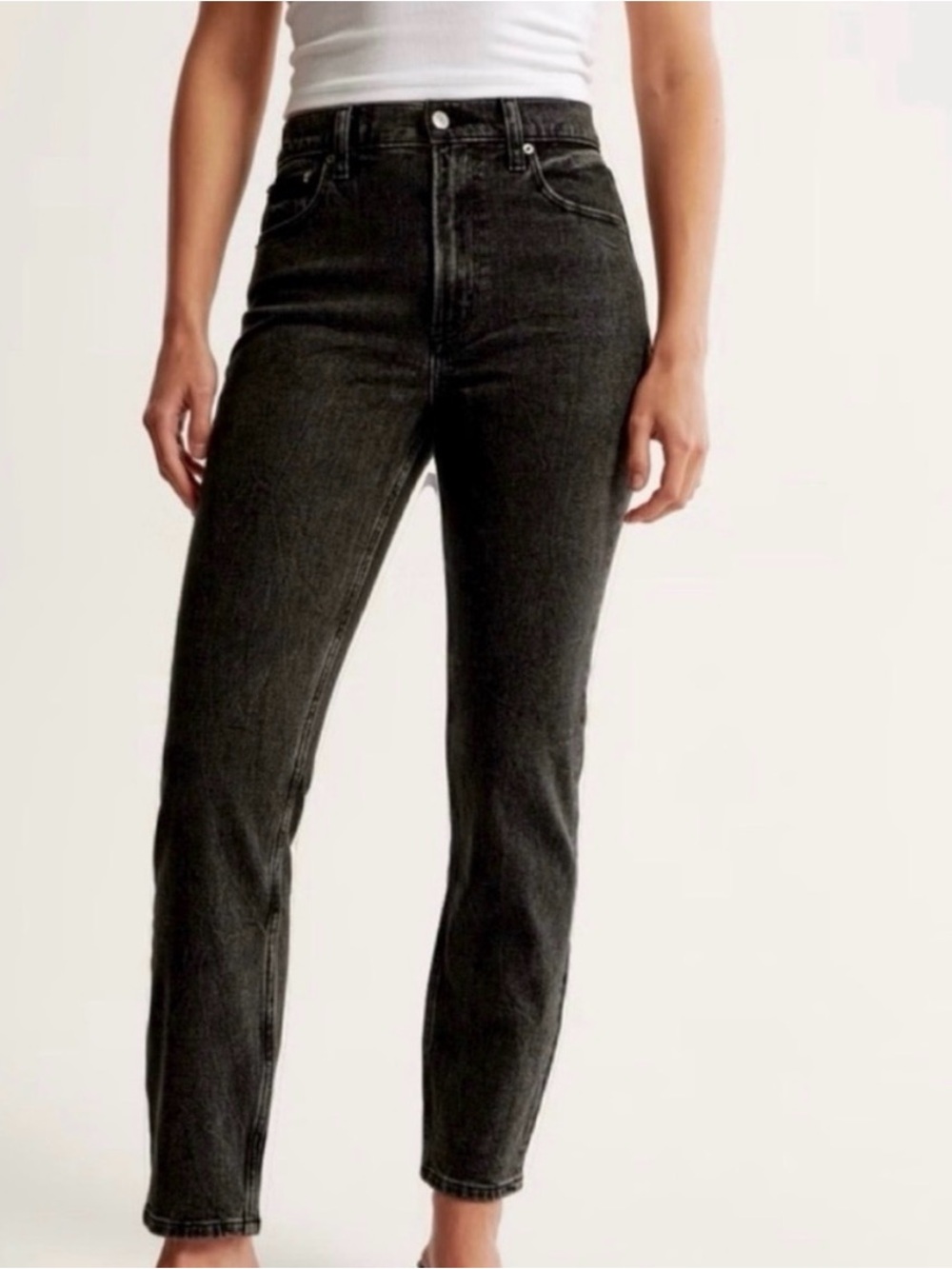 Abercrombie & Fitch Curve Love High-Rise Mom Jeans in Washed Black - Picture 12 of 12